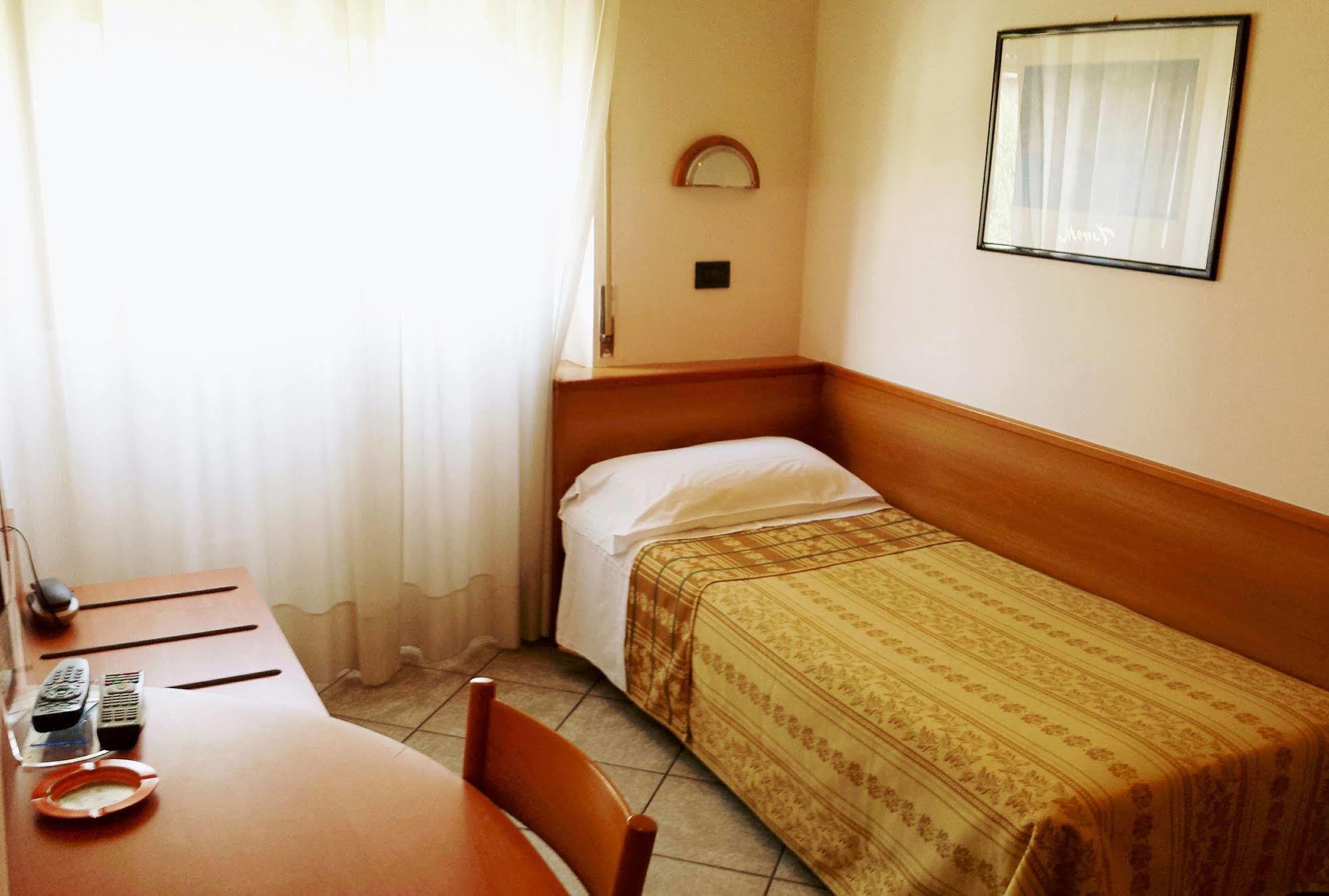Hotel Eden Milan Bagian luar foto